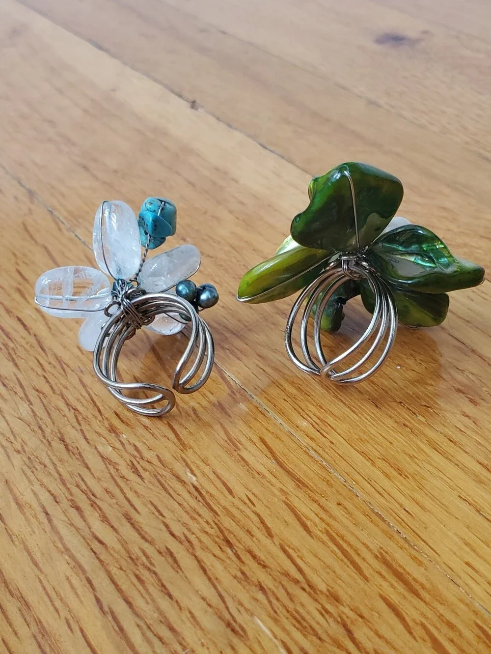 Green Shell & White/teal Flower Style Wire Ring Duo